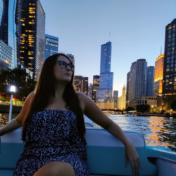 Meet your Posher, Laura - Picture 1 of 1